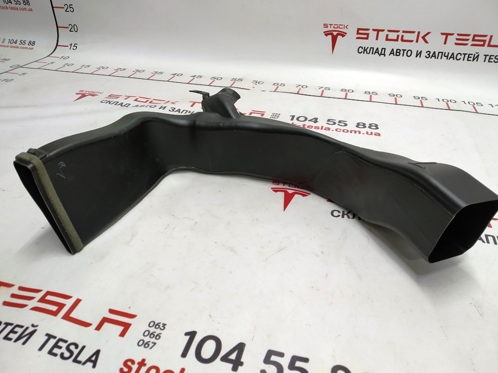Luftkanal för pelare C ventilationssystem, vänster Tesla Model X 1090898-00-A